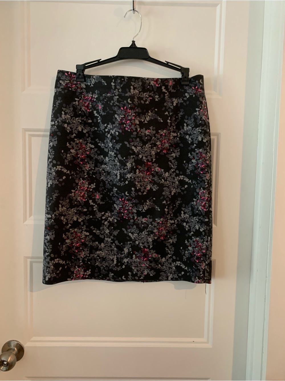 Jessica , Vintage stretchy black/Pink & Grey Floral Pencil Skirt -